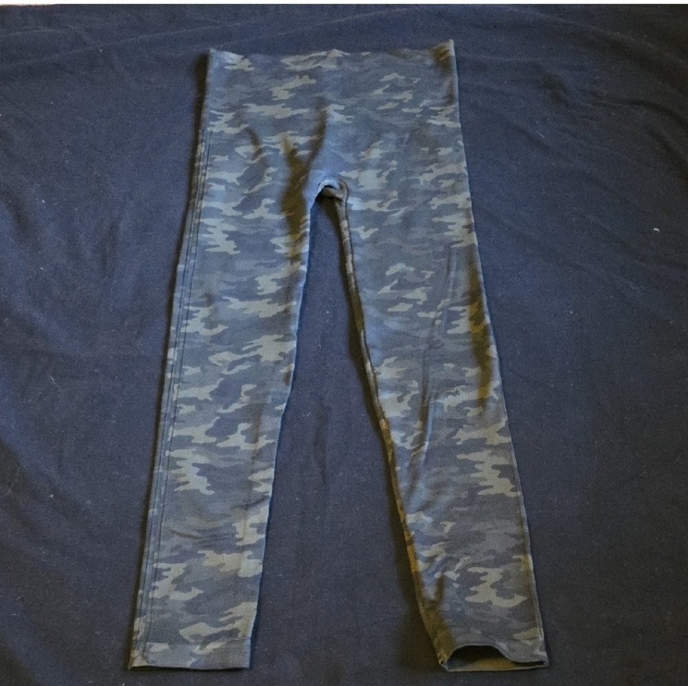 SPANX Look At Me Now Camouflage Leggings - Green - Picture 2 of 6